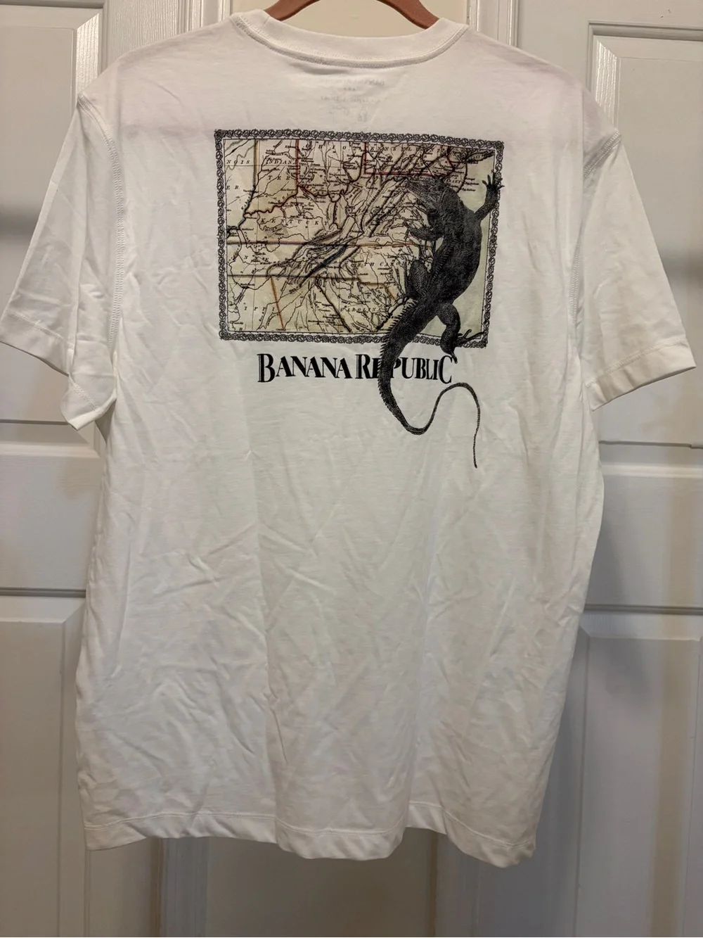 *NWT* vintage inspired men’s Banana Republic Iguana Map graphic t-shirt. Size: L